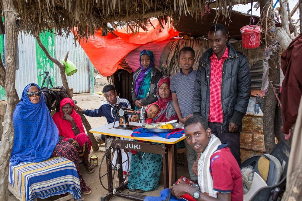 Khadra mit ihren Kindern (Quelle: Mustafa Saeed, Fairpicture) Khadra mit ihren Kindern (Quelle: Mustafa Saeed, Fairpicture)