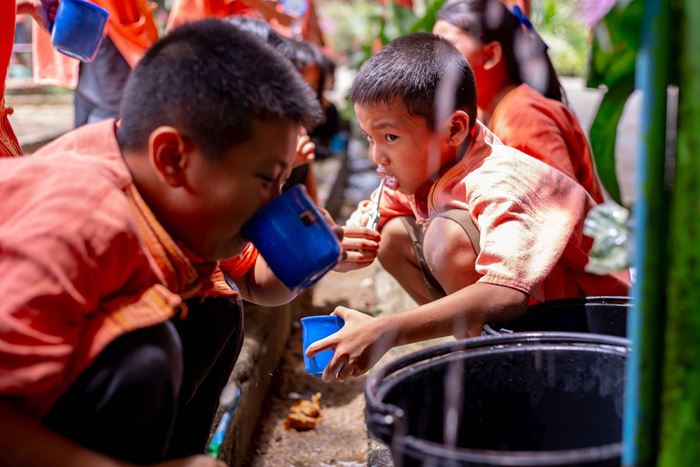 Jungen aus einem Kinderheim in Thailand beim Zähneputzen. (Quelle: Jakob Studnar) Jungen aus einem Kinderheim in Thailand beim Zähneputzen. (Quelle: Jakob Studnar)