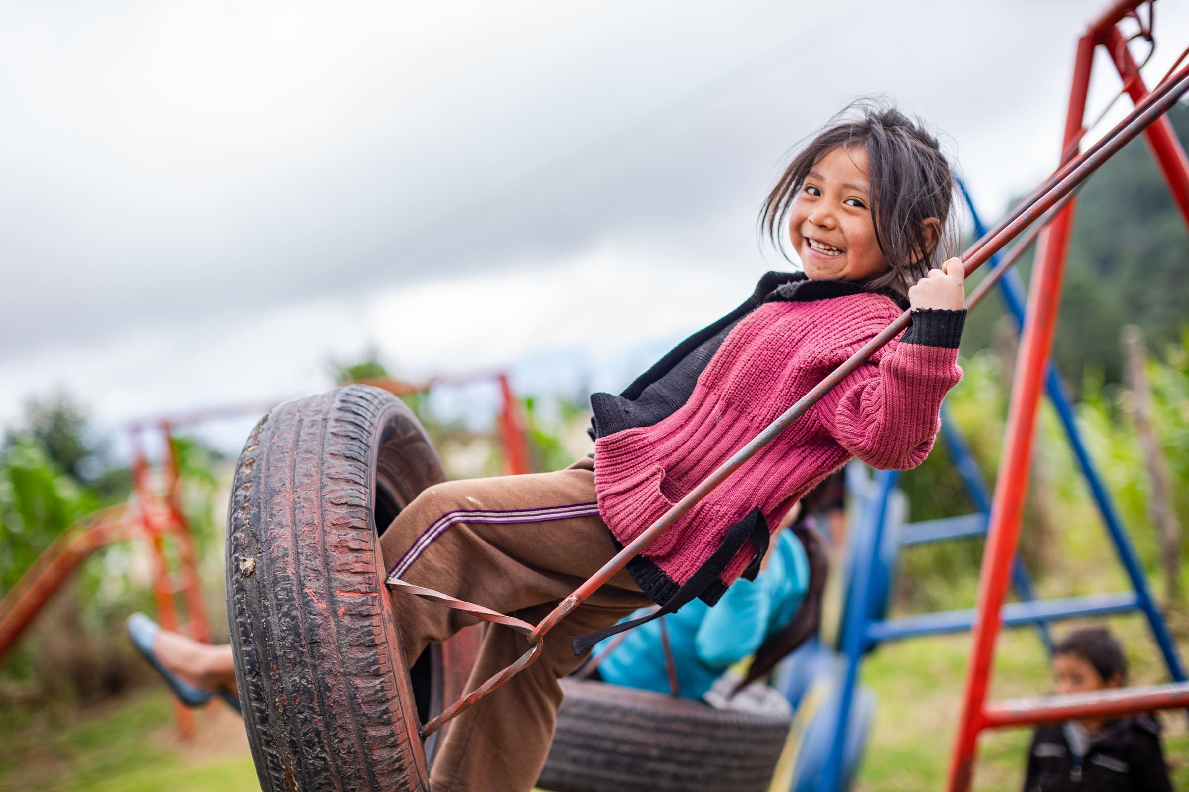 Ein Mädchen auf der Schaukel. (Quelle: Jakob Studnar) Ein Mädchen auf der Schaukel. (Quelle: Jakob Studnar)
